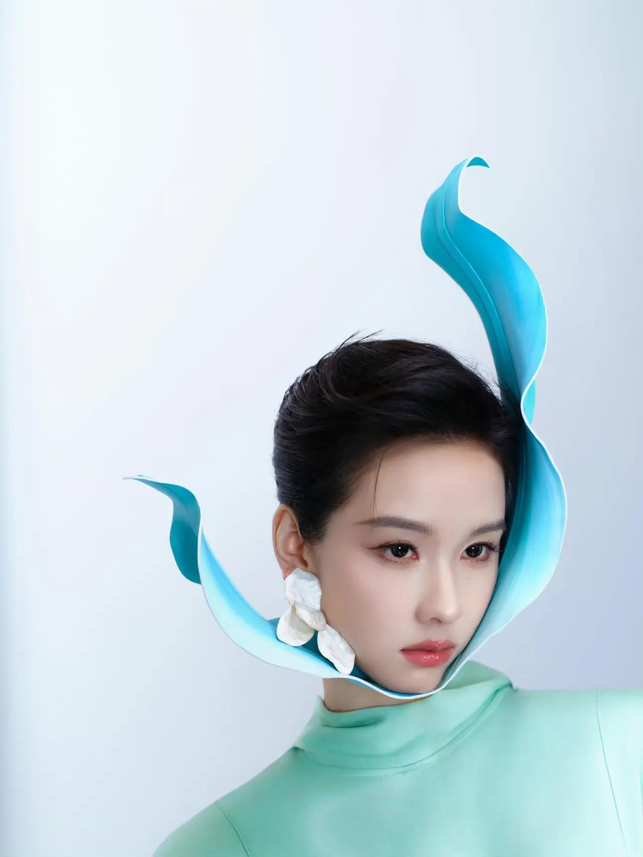 如今，[送心]陈都灵🆚田曦薇[心]，是要在绿色系上“正面对决”了吗？[思考]原