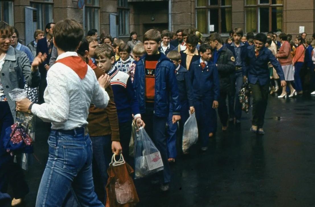 苏联人当年一个月工资，换算成今天多少钱？真相可能和你想的不一样


“那时候日子