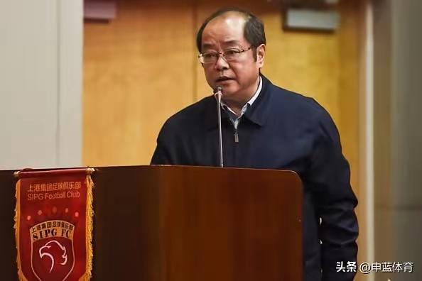水果2018是上港足球俱乐部的总经理，陈贪在2018是上港足球俱乐部董事长吧？2