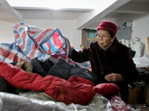 千万巨债，压垮过很多年轻人，却没压弯一位八旬老人。明明可以走破产程序、依法免责，