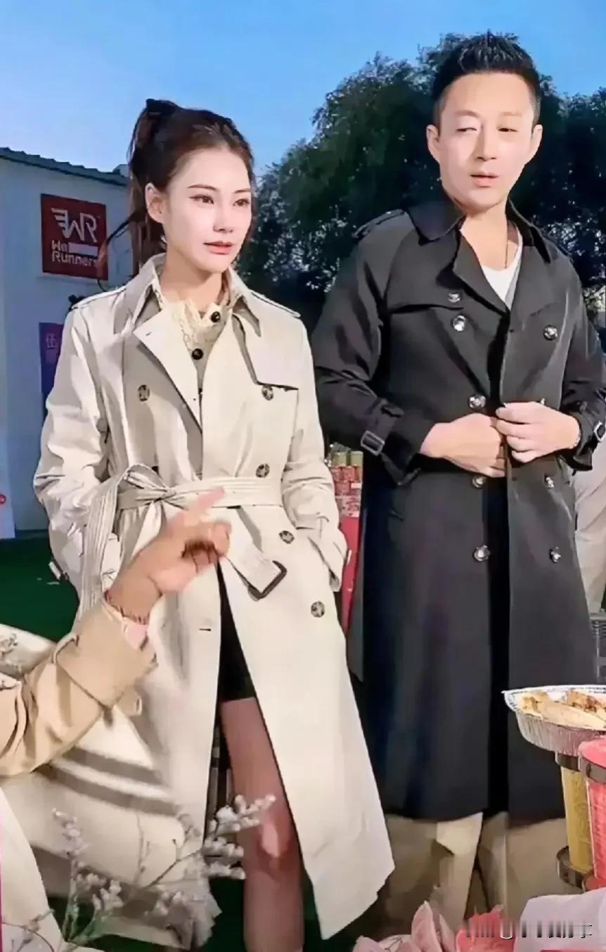 #秋日生活打卡季#我看了十来分钟的直播，马晓梅穿的米色风衣大气有气派，一下子卖了