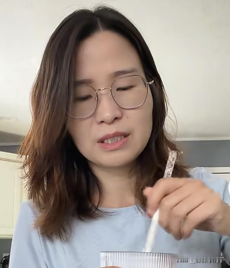 A妈带全家去看房，决定换个大房子，一是龙卷风厉害，需要带地下室的砖房，二是卧室少