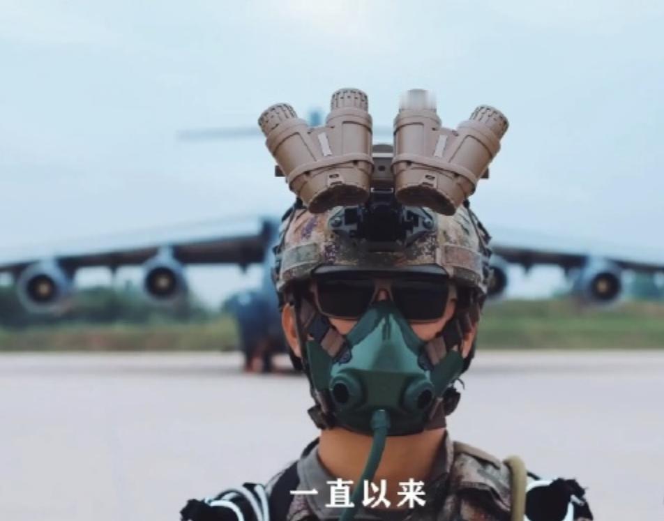 好东西太多了，实在不知道，空降兵的这些装备叫什么？

首先，应该是空降兵吧，看着