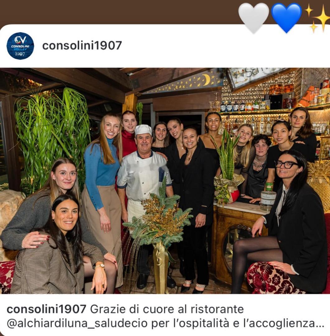 阿庄好素主打一个随意，短袖参会 