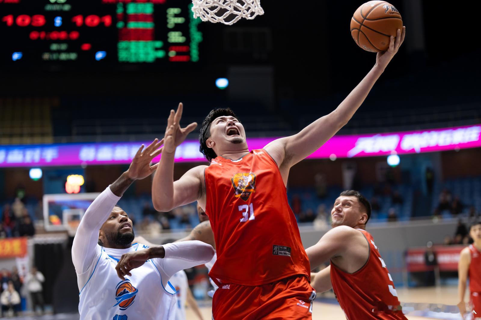 NBL联赛上演四加时 NBL常规赛第14轮，石家庄翔蓝与焦作文旅上演四加时苦战，