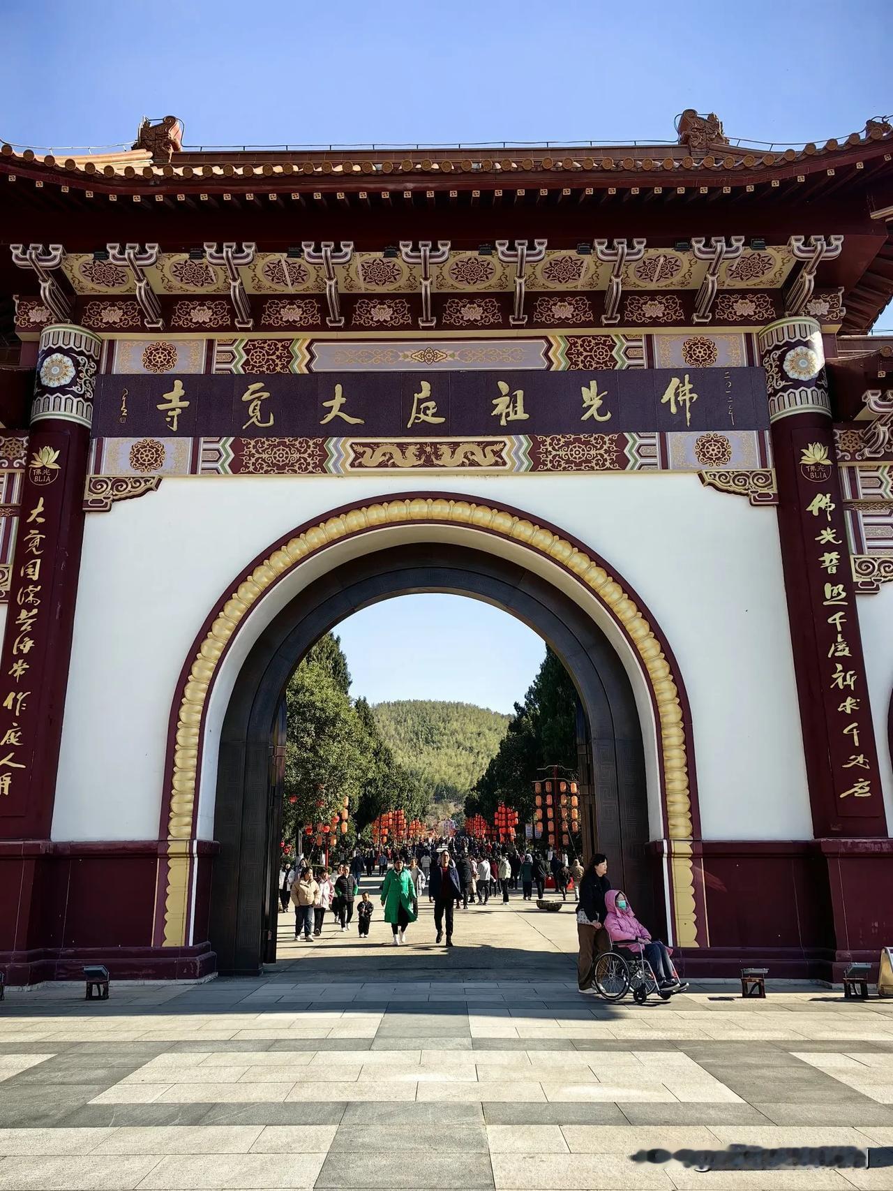 大年初一宜兴佛光祖庭大觉寺上香祈福，灵格灵格。

大觉寺为禅宗临济宗道场，约有七