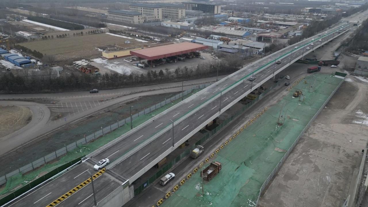 ＃朔州头条＃
     朔州市区西北出口道路改造工程桥梁段正式通车
     1