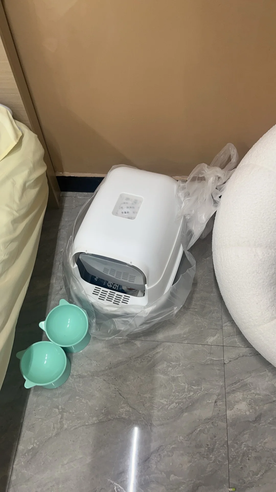 上海浦东低价出一个全新猫砂盆➕猫砂