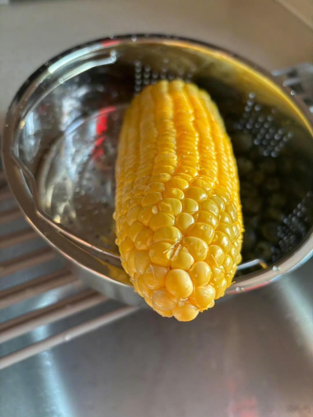 买到一个完全无公摊的玉米，不行，我反而不喜欢这种玉米，因为没有手抓的地方了