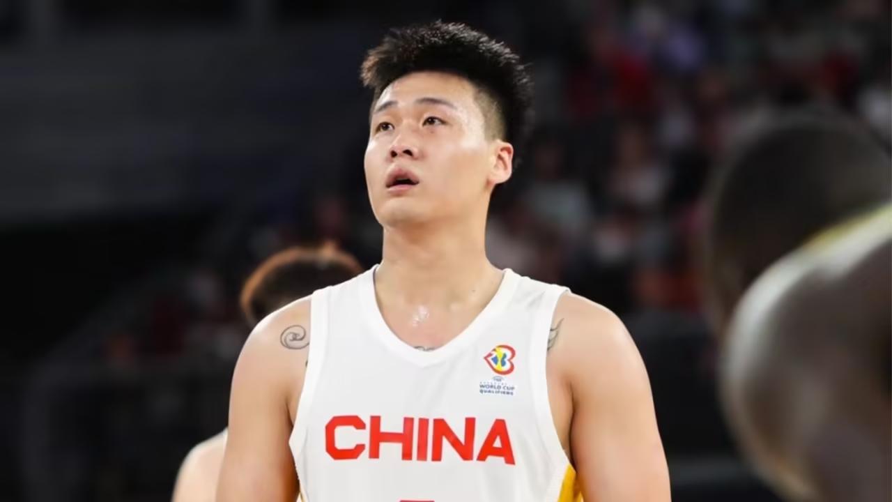 他脾气火爆，屡次因情绪失控陷入舆论漩涡，被无数人口诛笔伐；他又能在最关键的时刻扛
