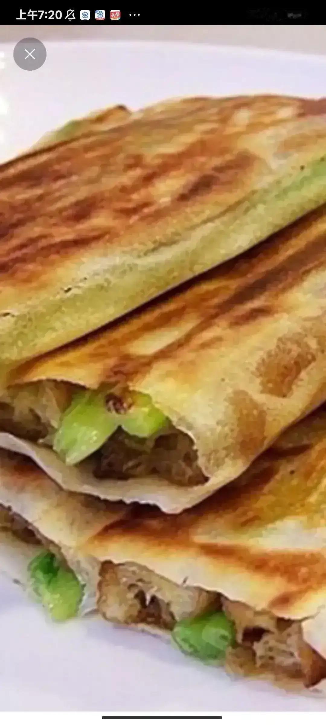 杭州有一款薄饼非常有名气，在西湖很多风景区都有售卖，比如：苏堤、断桥、雷峰塔、灵