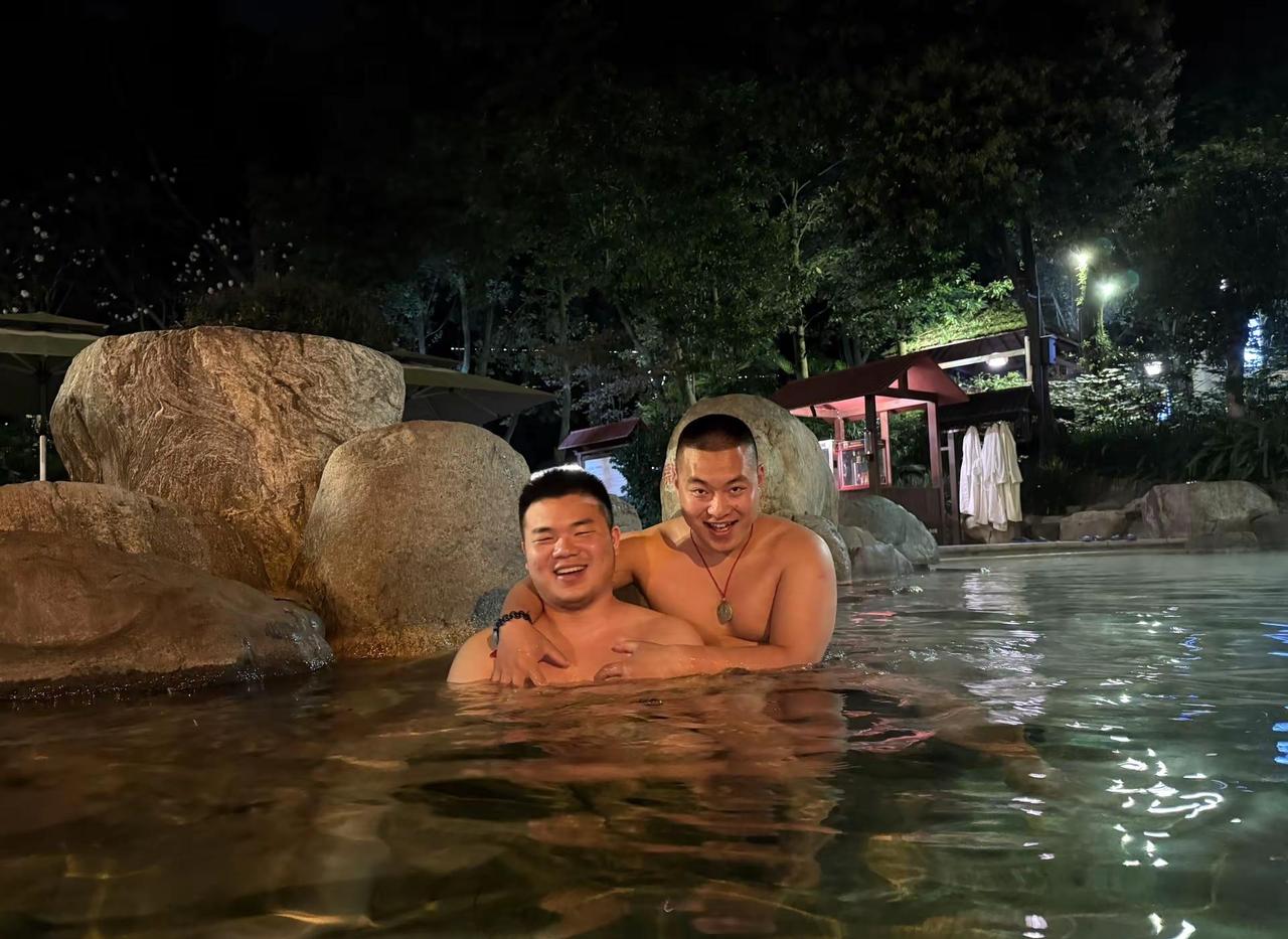成都 拍摄于三月初哈哈😃拍了总要发嘛壮壮的身材 创作者中心 创作灵感 毫无训练