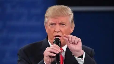 有人当面问特朗普：“世界上还有谁能管得了你？”他没有躲闪，直接接过了话。他说，联