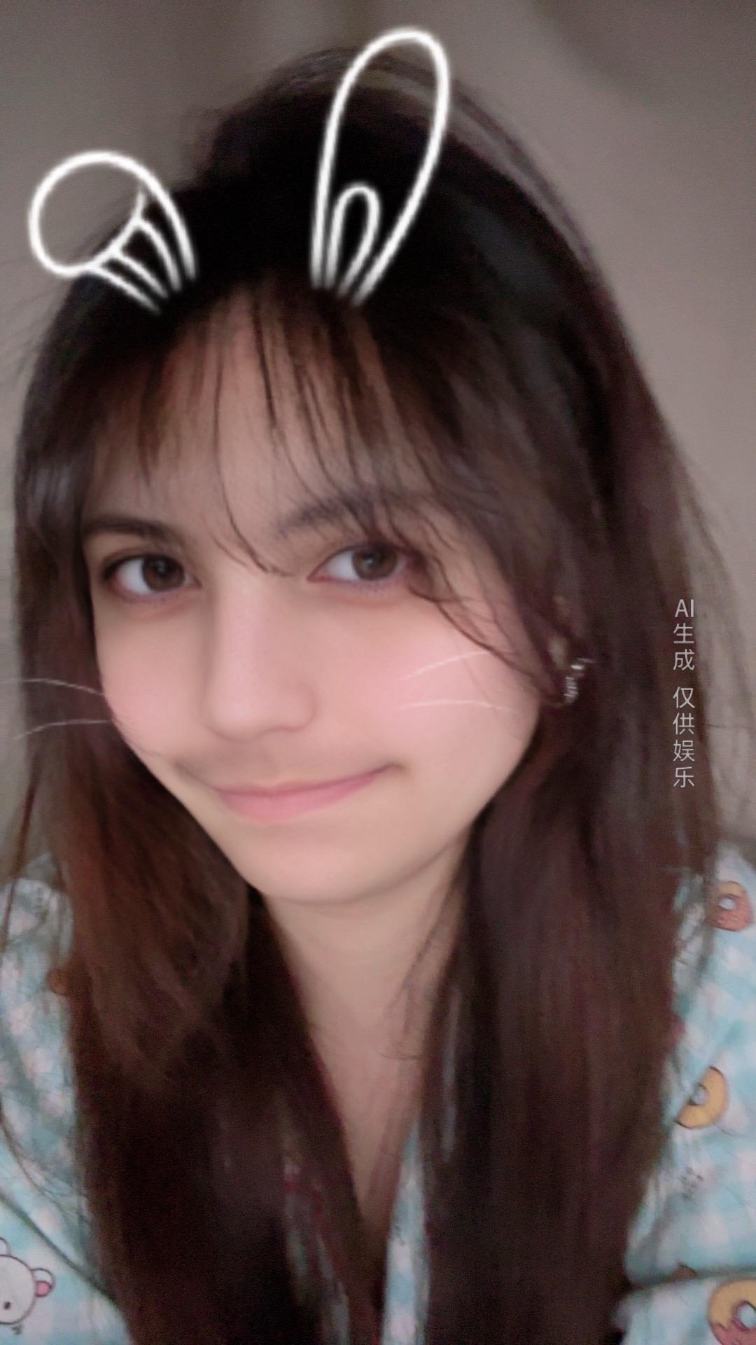 我只会偶尔打扮一下，让你看一下我高帧率的时候，你知道我打扮得好看的时候...