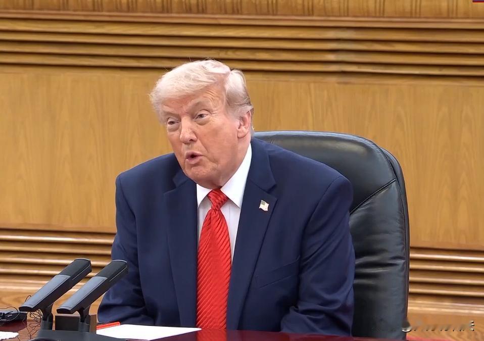 特朗普紧张的访华行程，5月14日无疑是重头戏。

隆重的迎接仪式，同游天坛，合影
