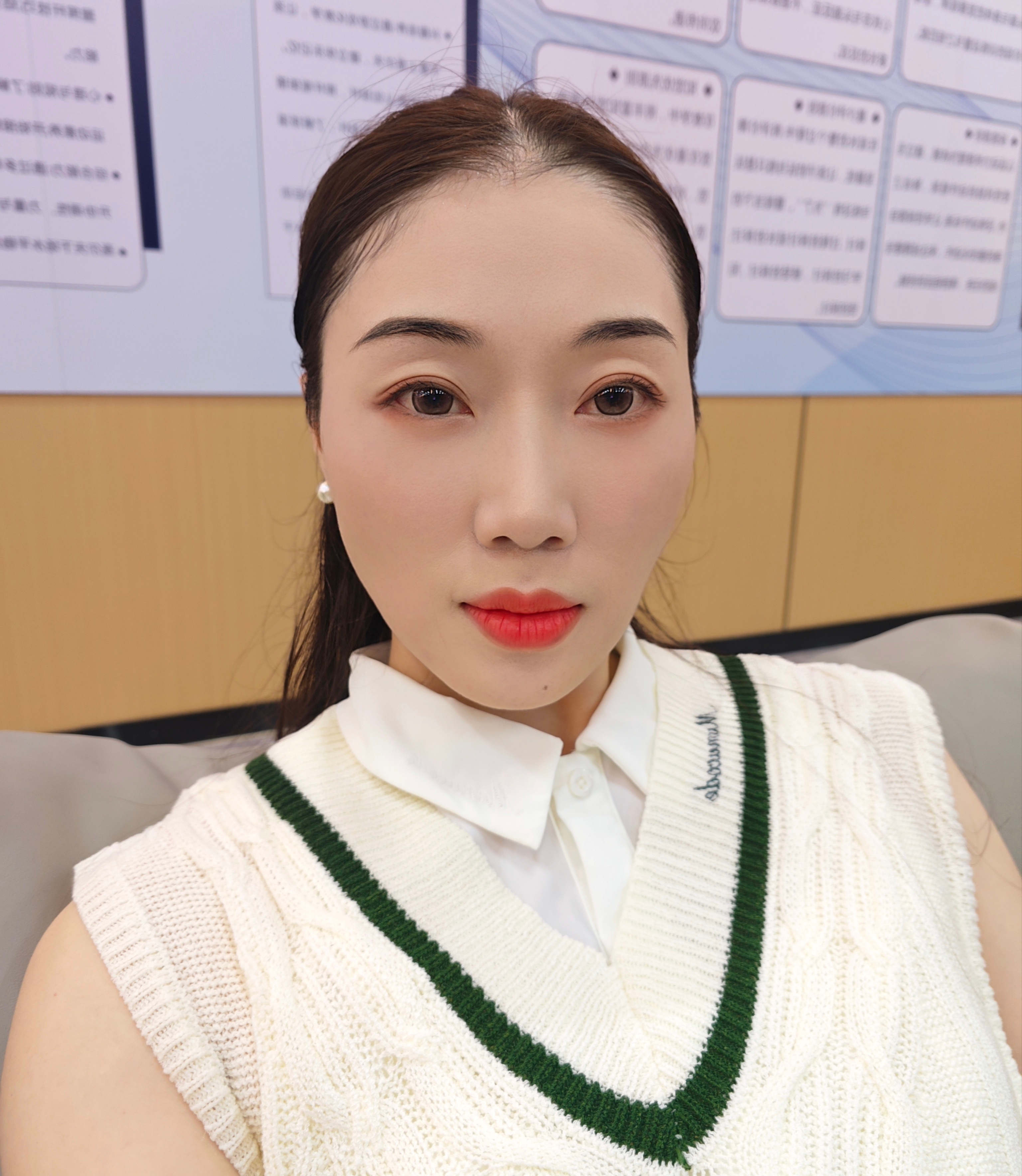 hhh玩了下AI形象​给我换的都混血了​不行​不对 ​​​