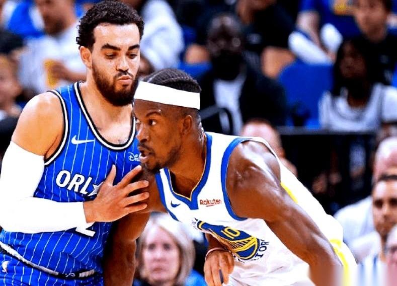 又输了。
看着库里下半场那个样子，真有点绷不住。
上半场还跟天神下凡一样，咣咣进