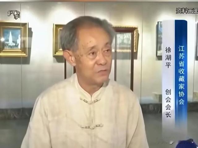 徐湖平的“退休”字典里，没有“闲”字。
 头发一白，他反而把日程表排得更满：讲台