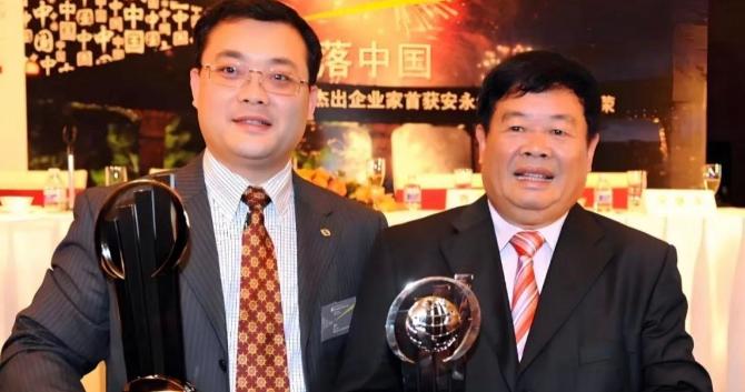 不要再传曹德旺把女婿做为接班人了，

10月16号他把董事长位置传给了儿子曹晖！