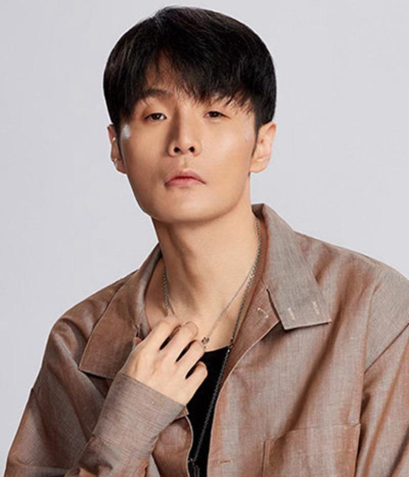 今天下午，创作歌手李荣浩针对歌手单依纯在3月28日深圳演唱会上翻唱其版权歌曲《李