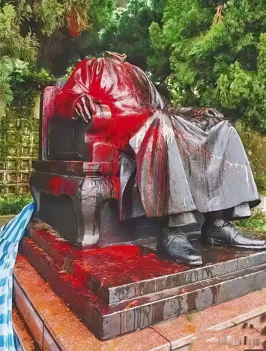 民进党在岛上一手遮天，蒋市长看到这情景，只是束手无措。
如果蒋某人还活着，非把民