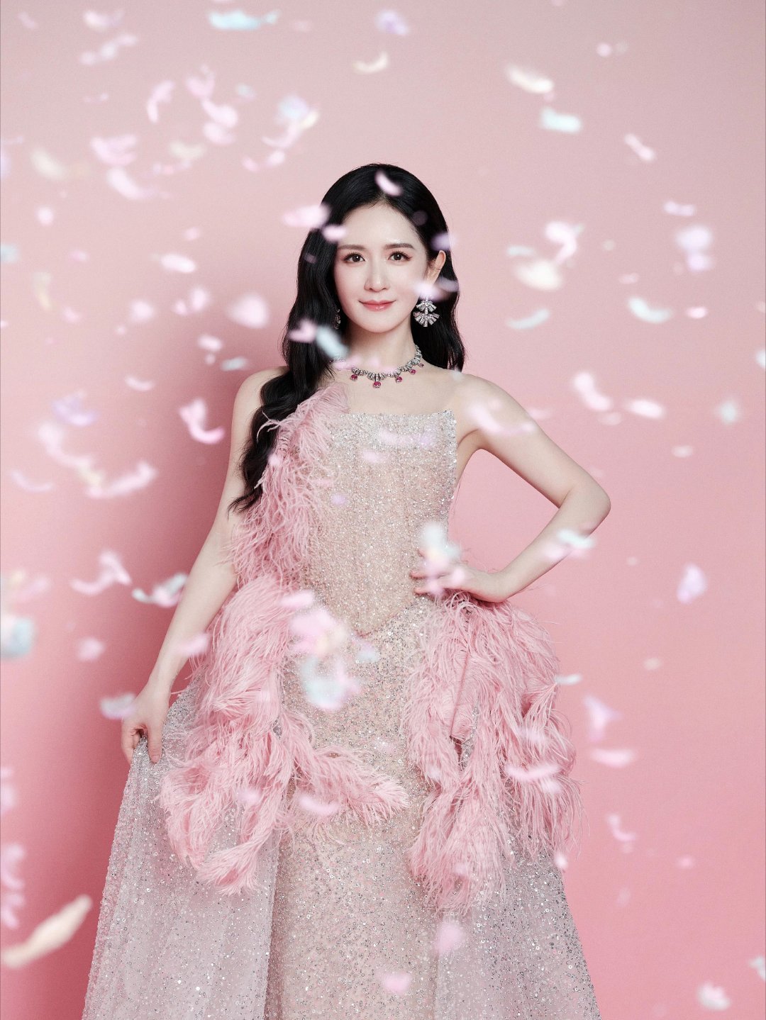 【谢娜演唱会嘉宾】谢娜演唱会近十首唱跳舞台 将于5月5日在成都开演唱会，票价从3