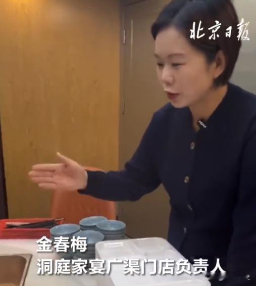 11月12日，北京广渠门的洞庭家宴餐厅里，有两间特殊的包房。餐厅经理金女士规定：