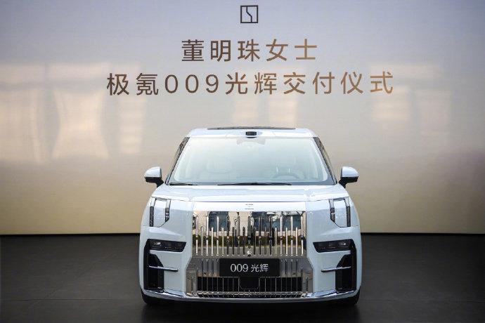 安全是第一性原则，这也是我买吉利的原因，极氪009光辉版本交付董明珠，刚开始我以