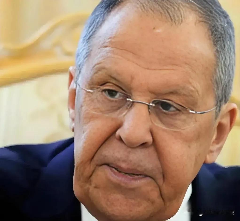 就在昨天，
俄罗斯明确表示！
 
11月8日，俄外交部证实，外长拉夫罗夫明确表示