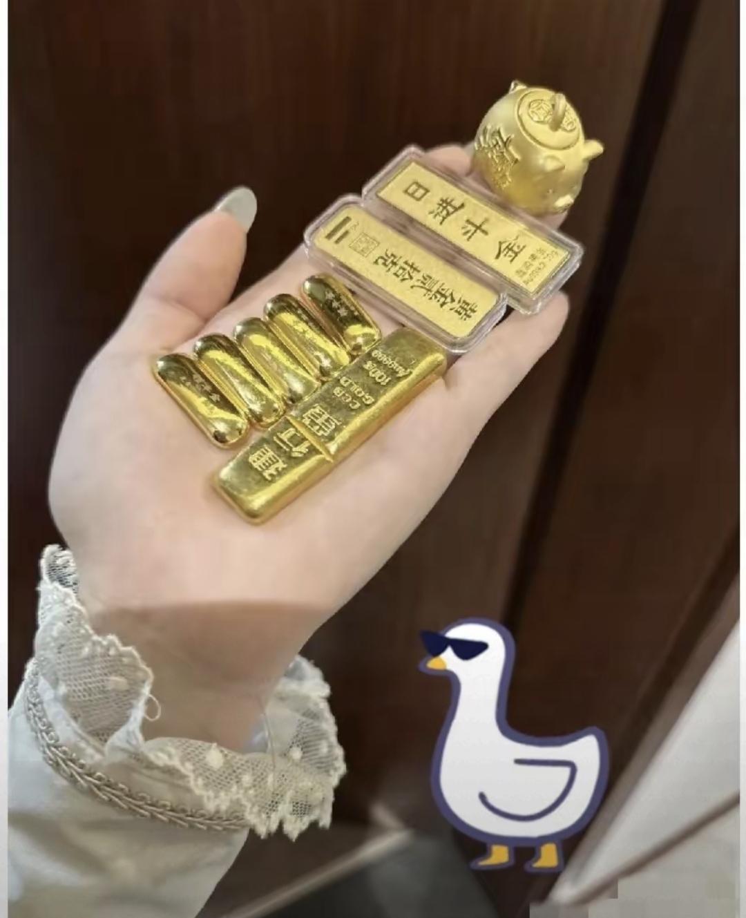 金价一天涨了2%以上，不是啥玄学，就是地缘、政策、技术三块石头同时砸进水里溅起的