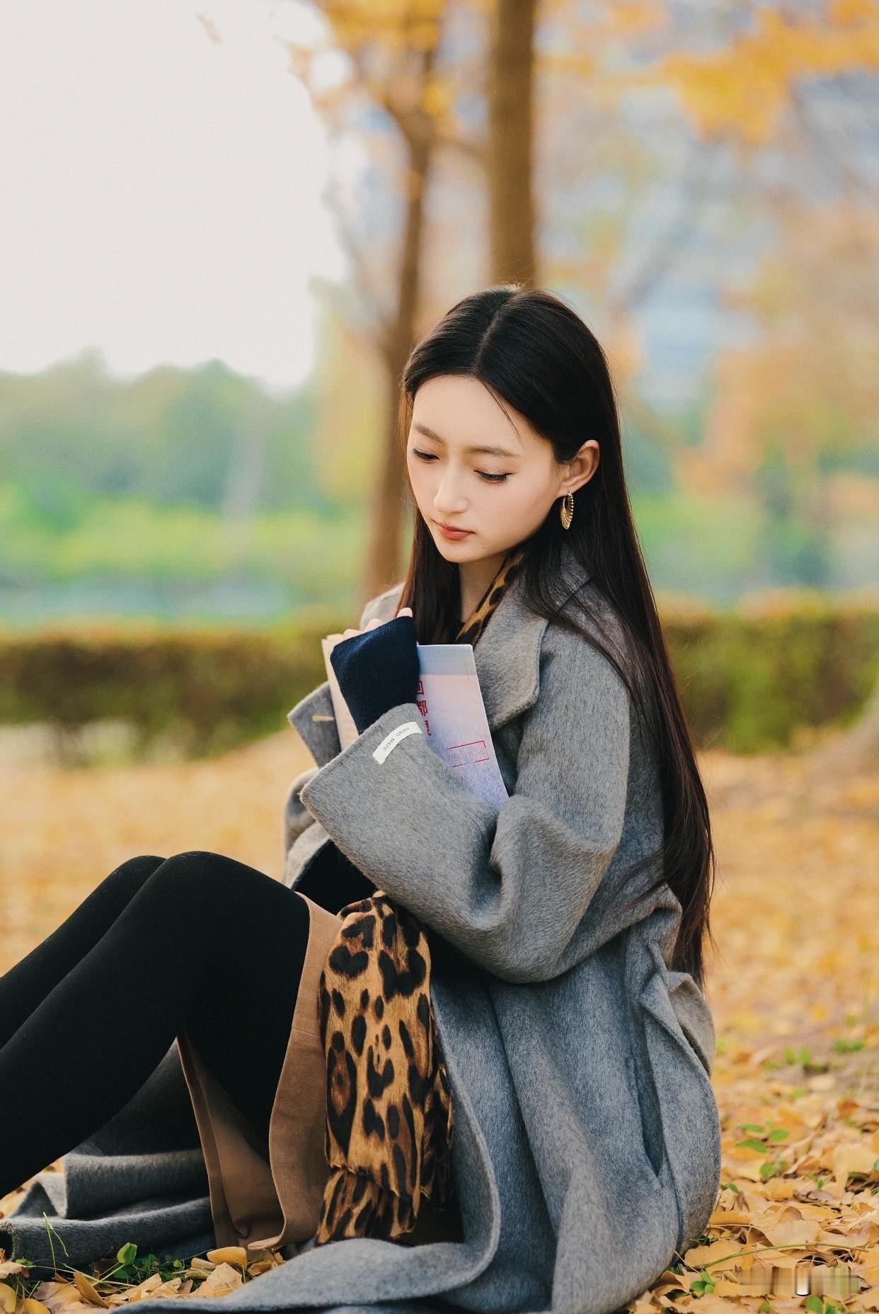 来分享下你眼中的倾城美人吧！秋意渐浓，梦回东野。美人美景，陶醉其中。