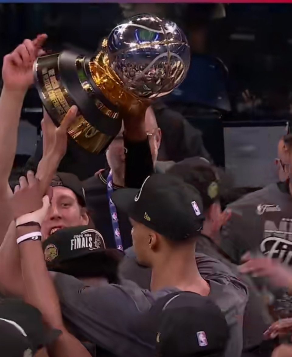 NBA八年八支冠军队连续八年诞生不同总冠军，创下联盟新纪录。现在的赛场再也难见长