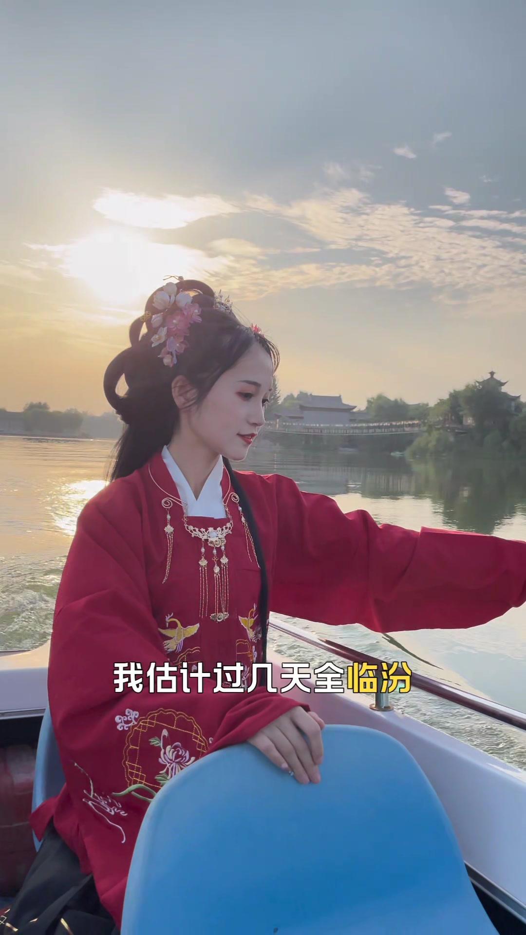 1️⃣18块8就能一票通玩全天，24大主题包括演艺穿越大戏、夜场篝火、童话魔法世