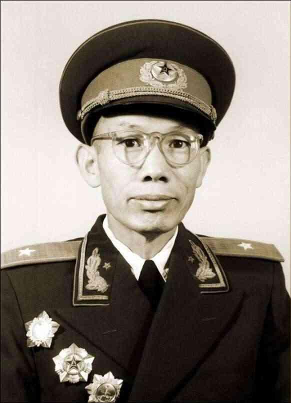 方升普是安徽金寨人，开国少将，原兰州军区空军副司令员，久经战火考验的人民军队指挥