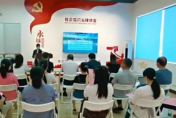 遍地“会长”、“秘书长”的时代要结束了？那些离了头衔就一无是处的“会长”们等着原