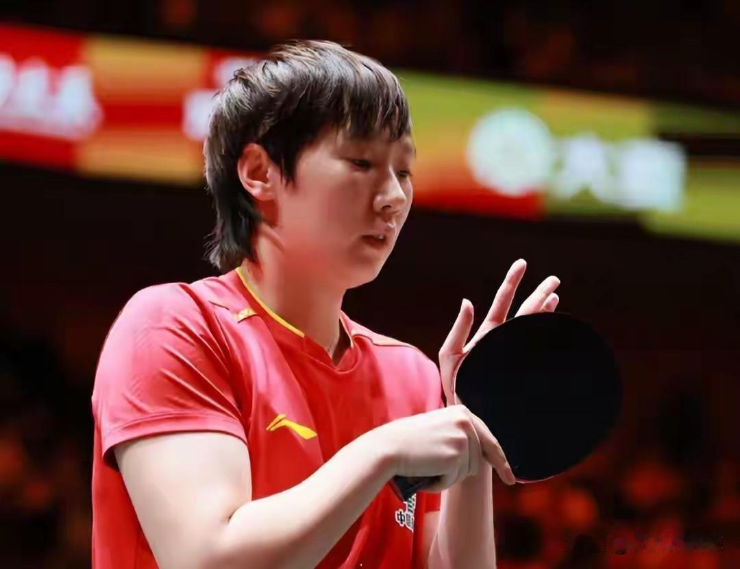 谁在场边兴风作浪，惹得王曼昱怒指观众席？
中国大满贯赛的女单半决赛，在此前陈幸同