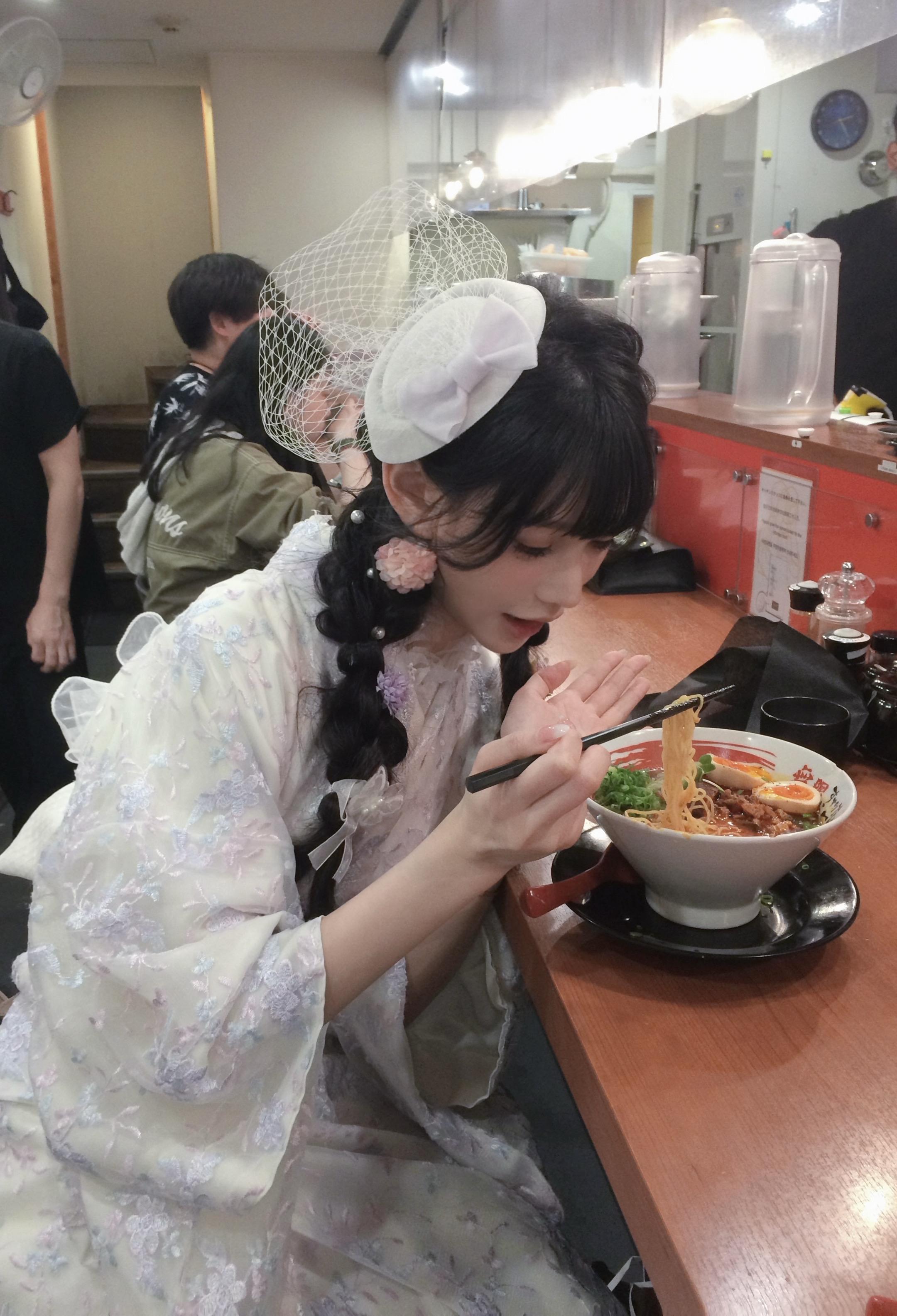 明明我更可爱 不许和她讲话了（๑•́ ᎔ ก̀๑)