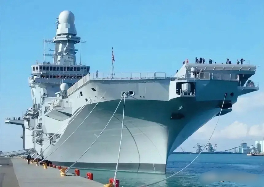 东方大国076号舰下水，法国航母却陷入尴尬境地，走也不是，停也不是。法国航母这次