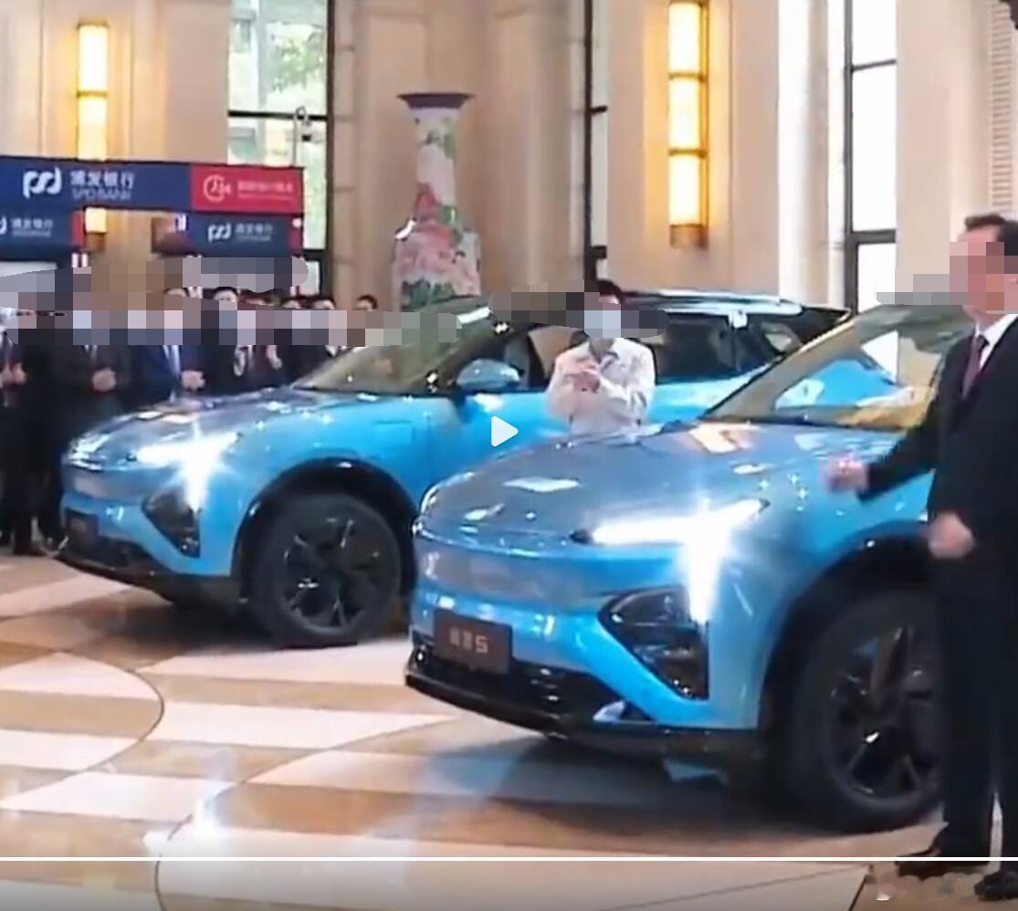 所以说，这年头玩金融比搞技术强多了，产品都没发布，在PPT上就可以捞钱，然后还能