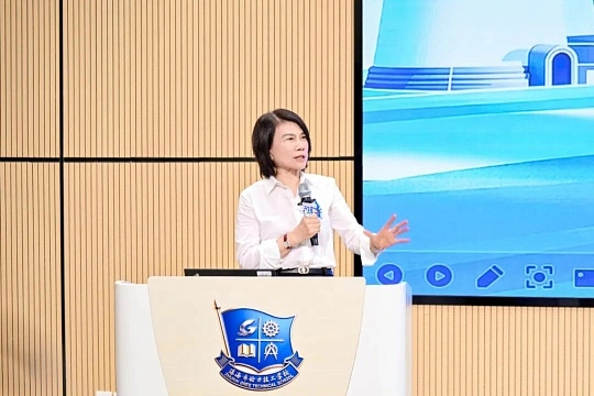 董明珠称格力技工学校禁止谈恋爱看到这条讨论，很多人第一反应是觉得规定严苛。其实放