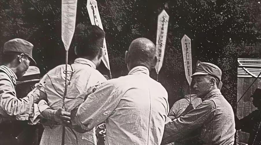 1940年，曾经的中共豫北组织部部长吴蓝田，因和多名女干部乱来，又和敌人暧昧不清