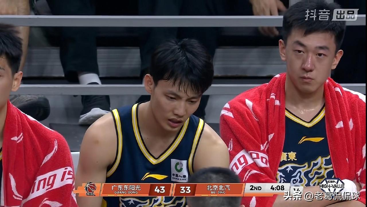 广东东阳光巨星徐杰的犯规数真是太多了！在今天广东东阳光主场迎战北京北汽的比赛中，