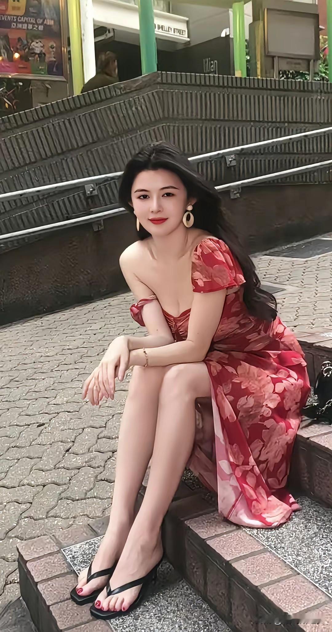 敦煌鸣沙山游客人满为患，由此联想到芸芸众生，何尝不是一粒粒细沙呢？敦煌游玩好去处