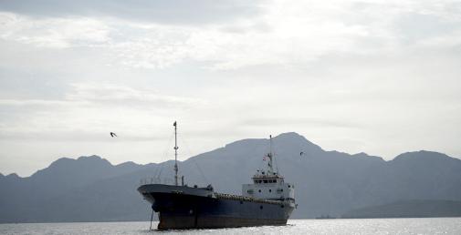 美伊谈得一塌糊涂，美国觉得没面子，就放狠话要封霍尔木兹海峡，可伊朗压根不吃美国这