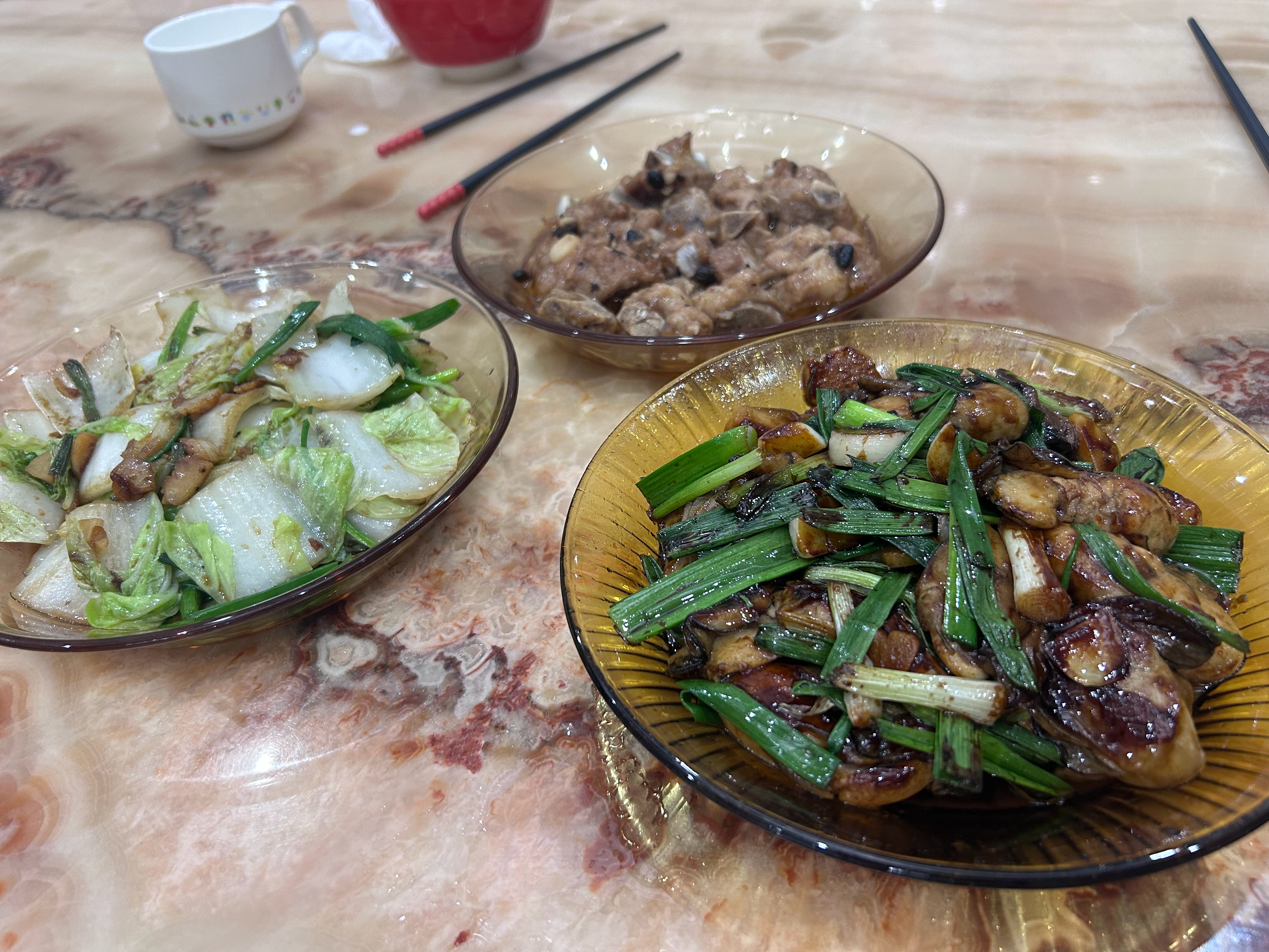 小陈厨房 这餐饭我吃完就走开了；免得小陈又来怪我，说诺不吃饭是因为坐在我旁边撒娇