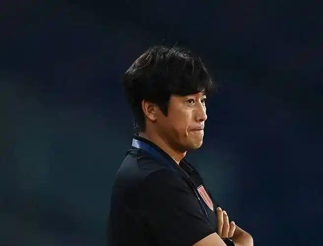 这事儿说白了就是经纪人又想搞点动静，把徐正源拿出来遛一遛，想看看有没有冤大头接盘