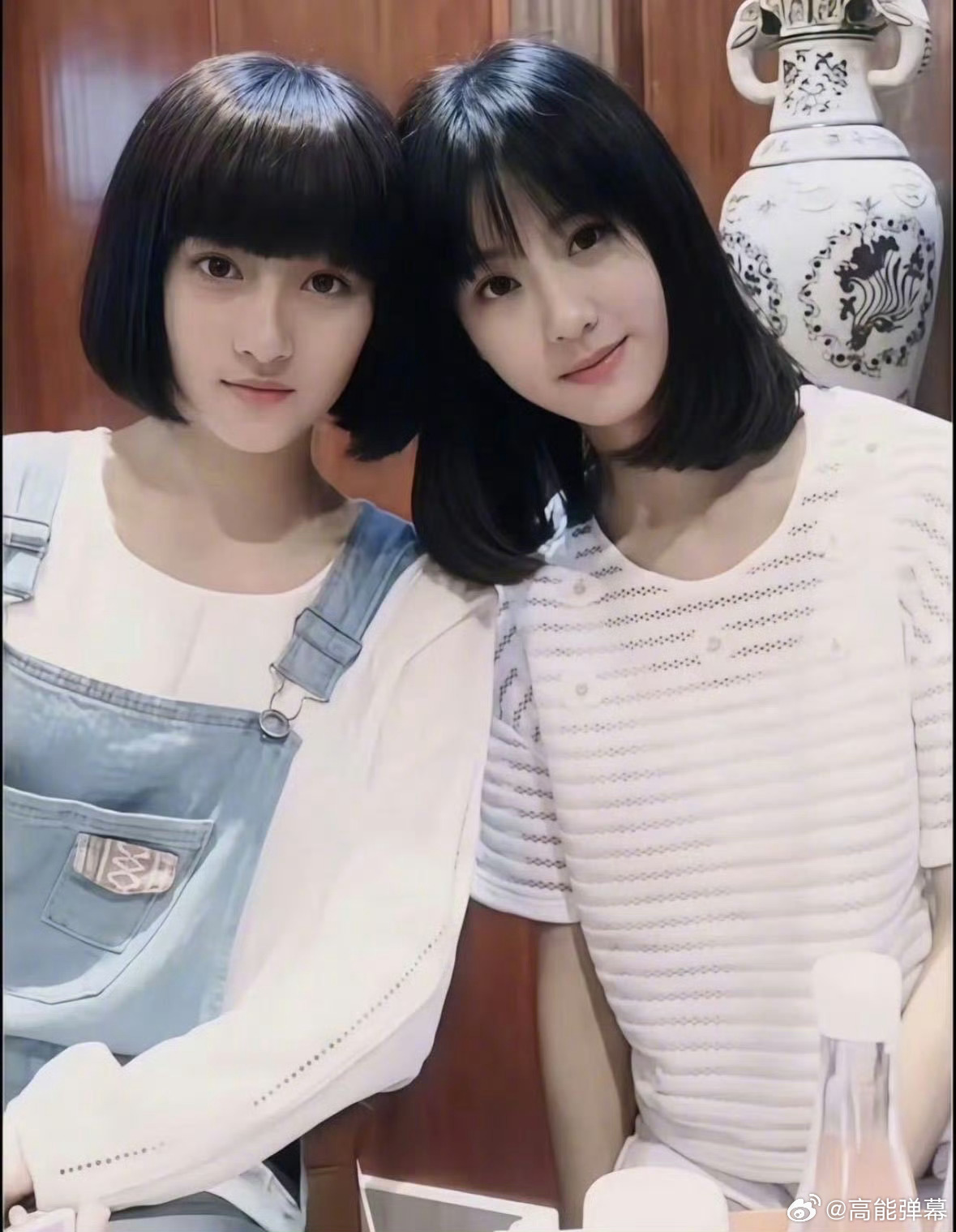 陈都灵关晓彤俩人关系确实很好 陈都灵吃到关晓彤的瓜会去求证，看得出来俩人关系确实