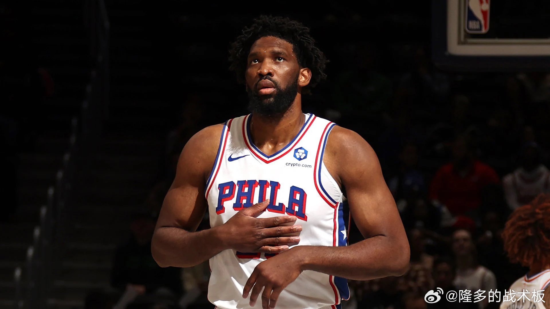 Scotto：恩比德遭遇右侧斜肌拉伤，将缺席球队接下来的三场比赛。 