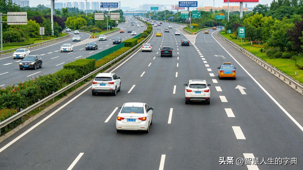 成都机场高速早高峰拥堵，因此借鉴绕城高速开放应急车道是否合理呢？这其中折射出应急