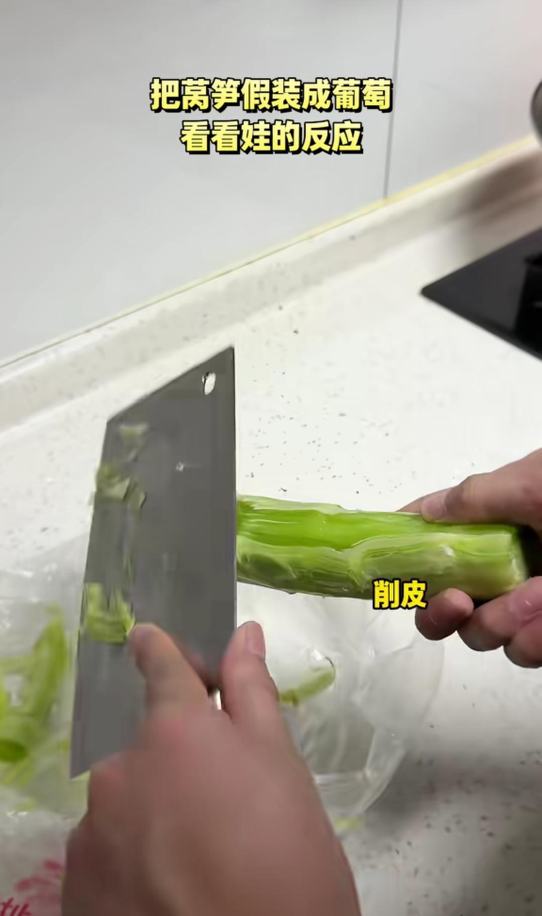 小孩子不爱吃蔬菜，父母操碎了心。
（如图所示）好像人小时候都不爱吃蔬菜，可能是觉